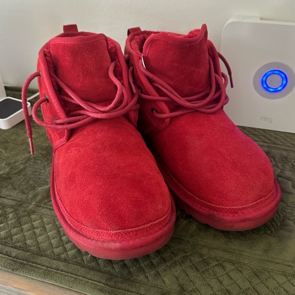 🔥🔥 Red Ugg Neumel Boots! 👢 🔥🔥 - Picture 3 of 5